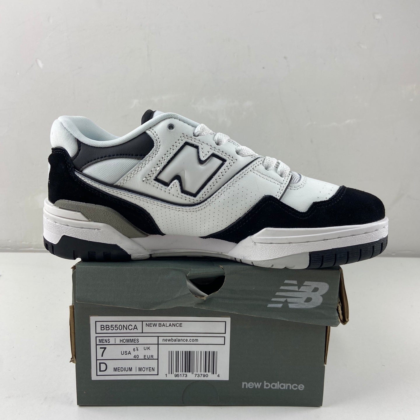550 White and Black