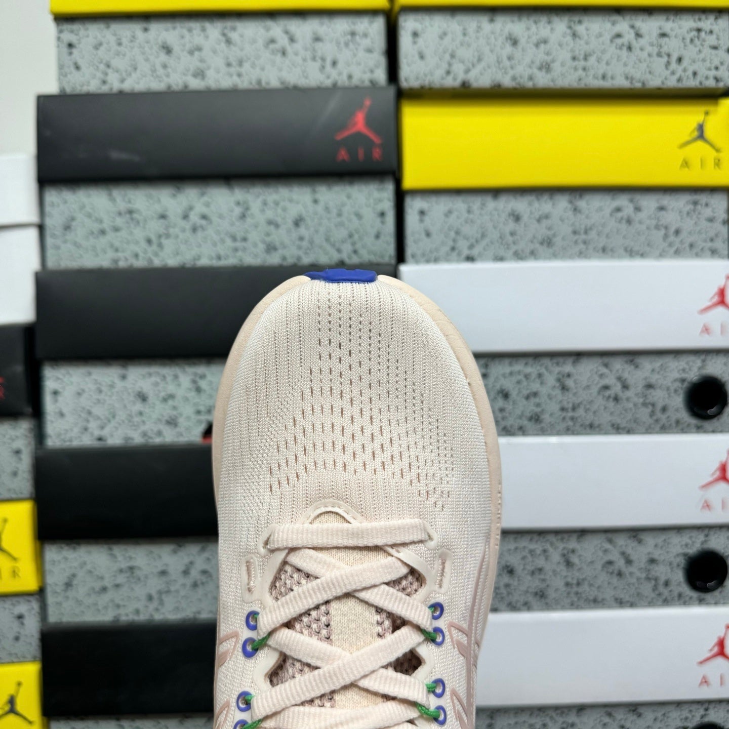 GEL-NIMBUS 28 Beige Pink