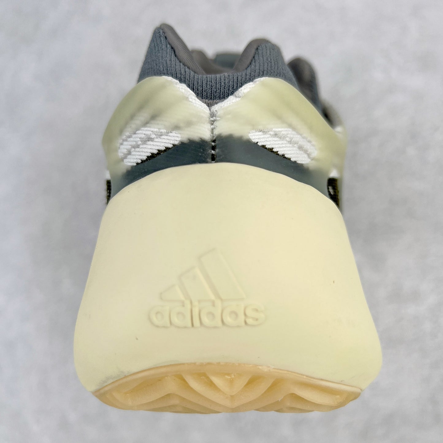 700 V3 Fade Salt