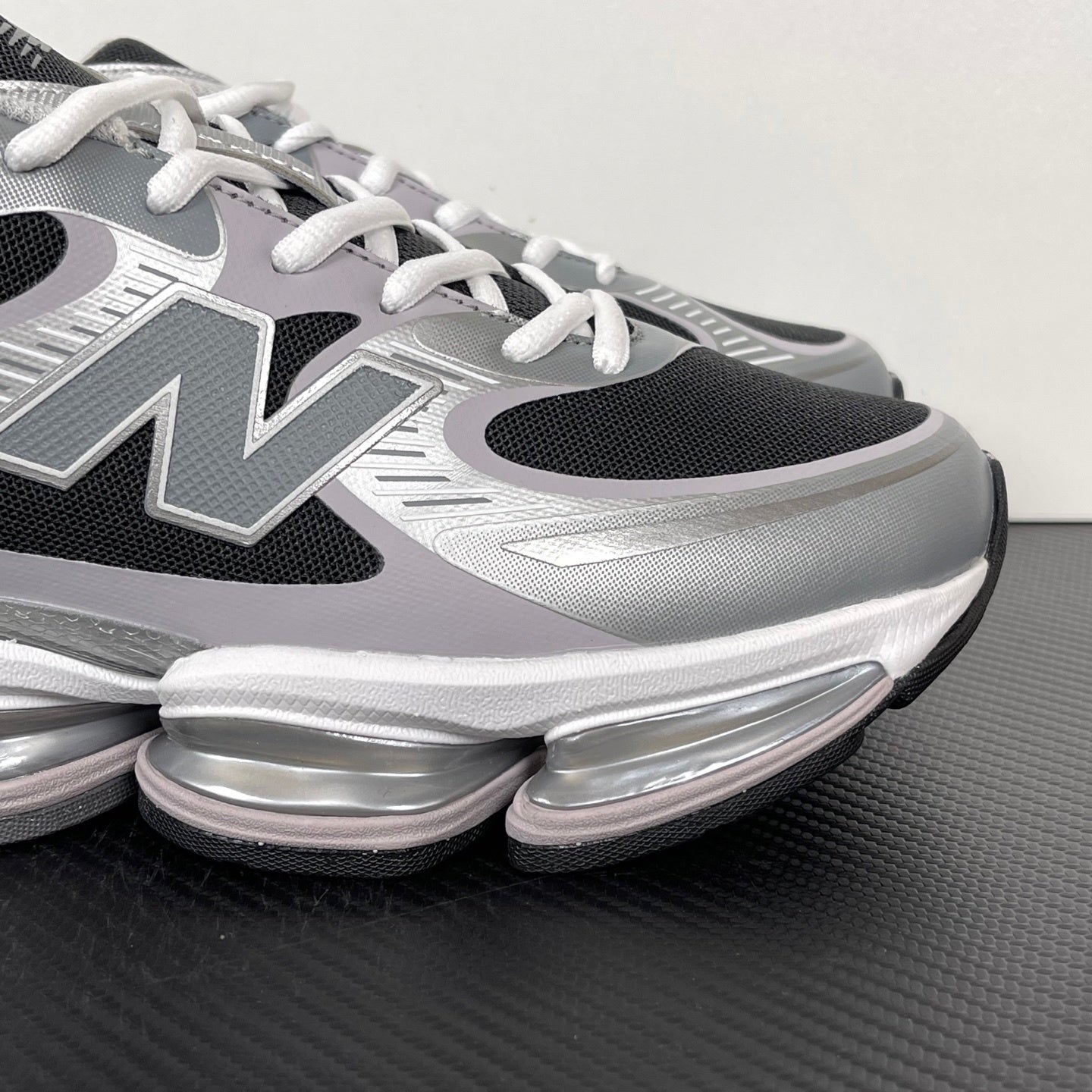 2000 ABZORB Grey and Black