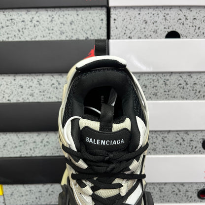 BLG Track Beige Black