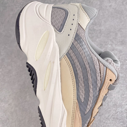 700 V2 Cream