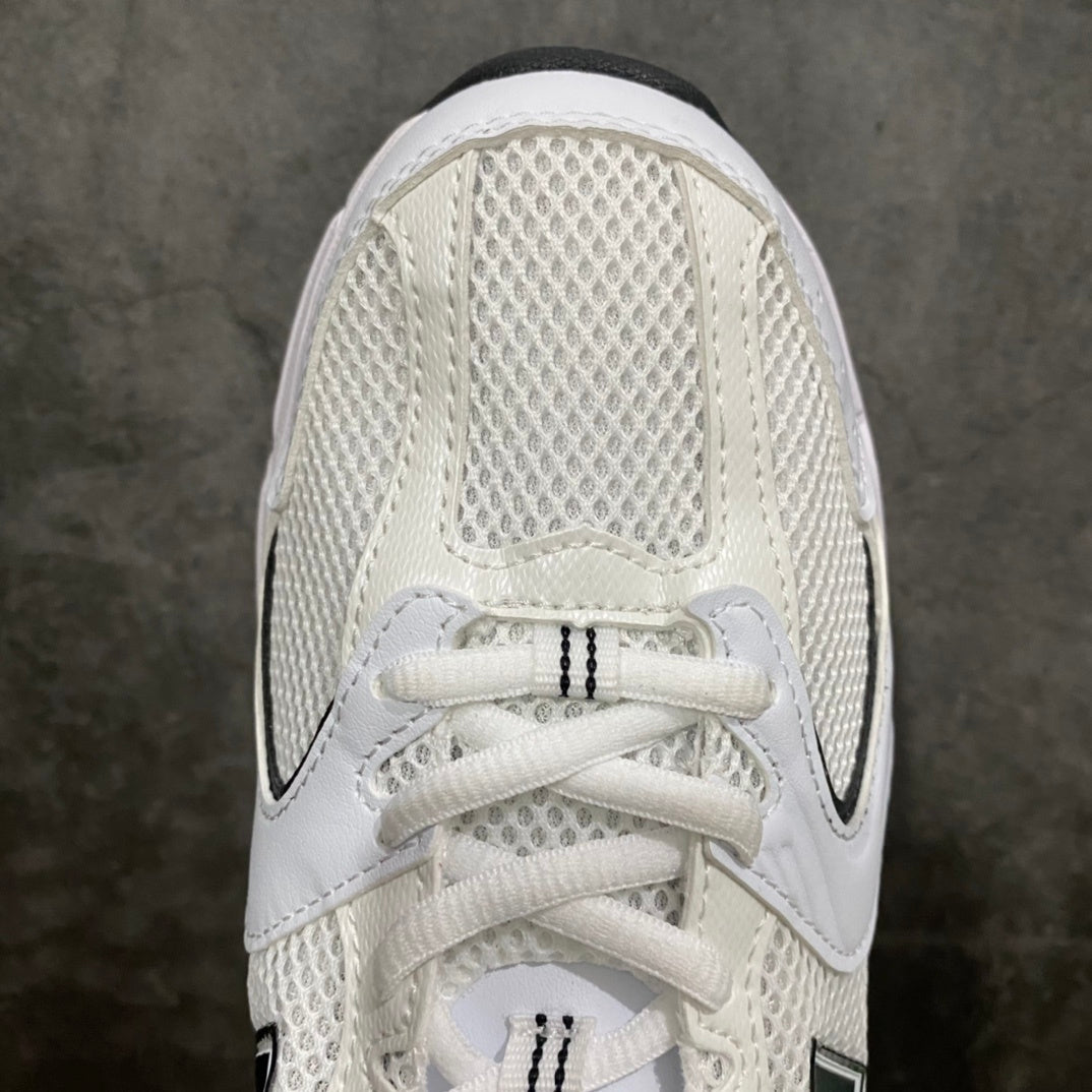 530 White and Black