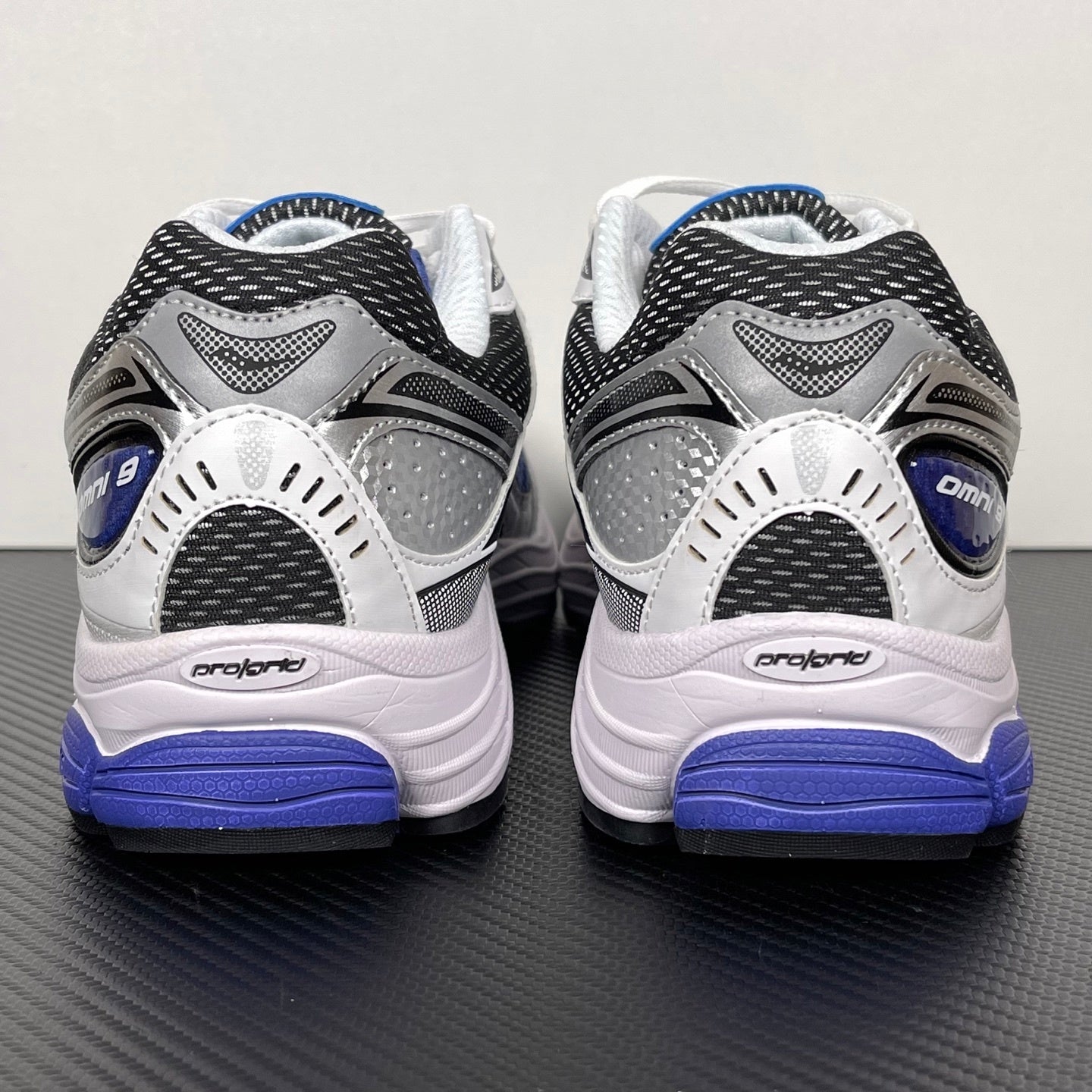 Sau Omni 9 Blue and White