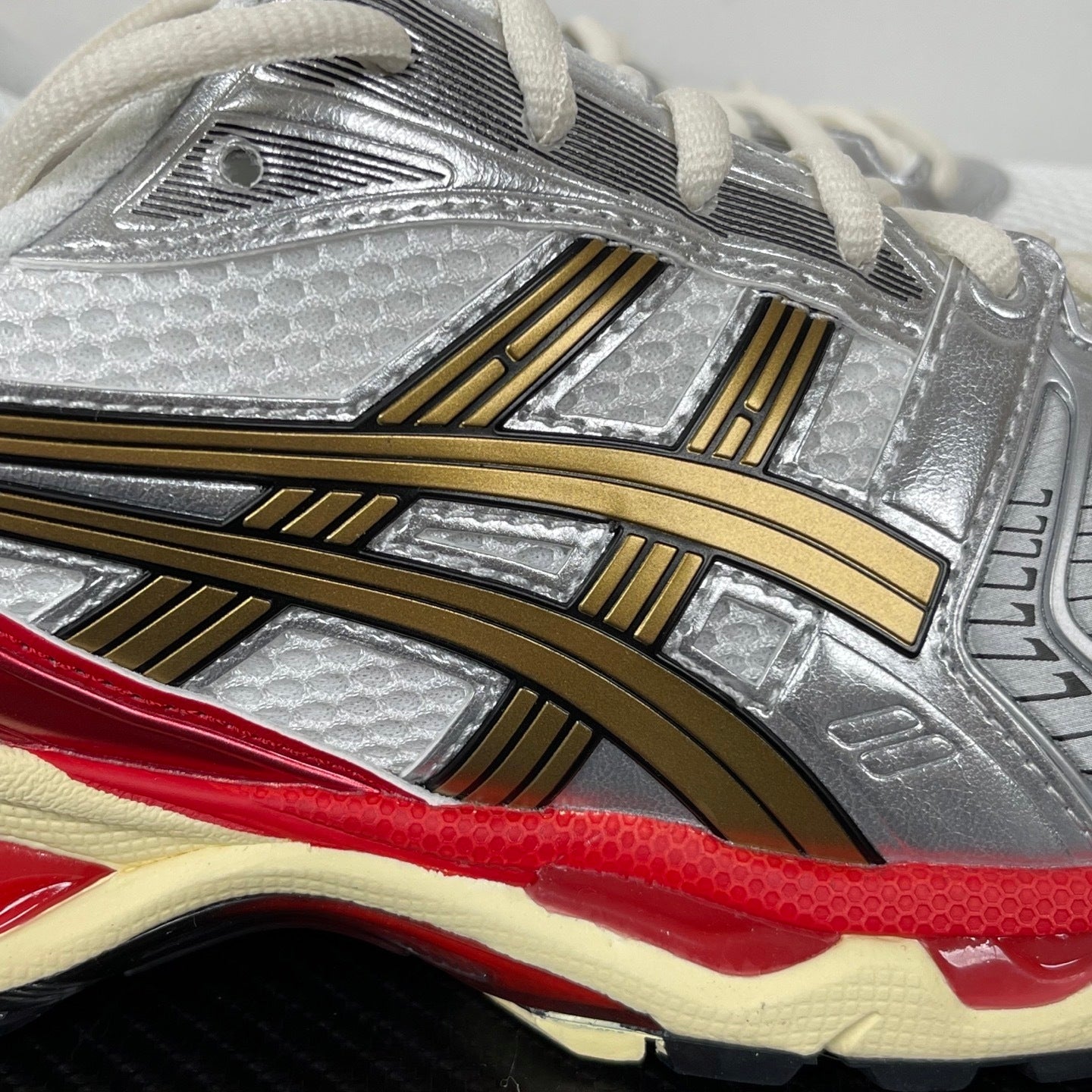 Kayano 14 White / Gold / Red