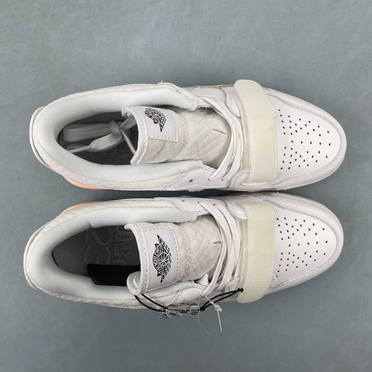Legacy 312 Summit White / Light Bone