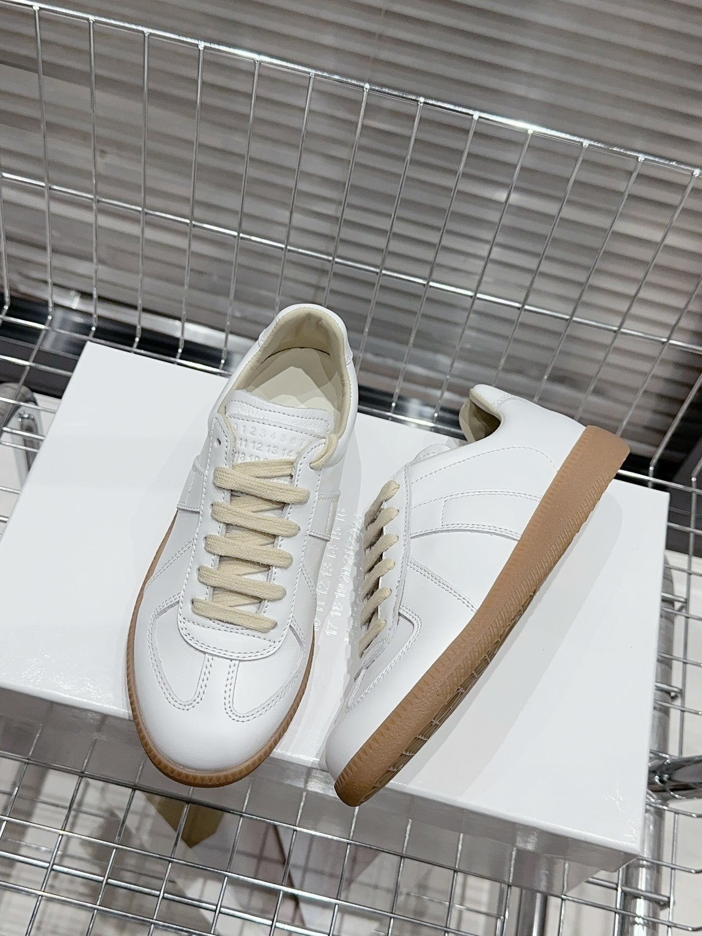 Maison  Pure White Gum Sole