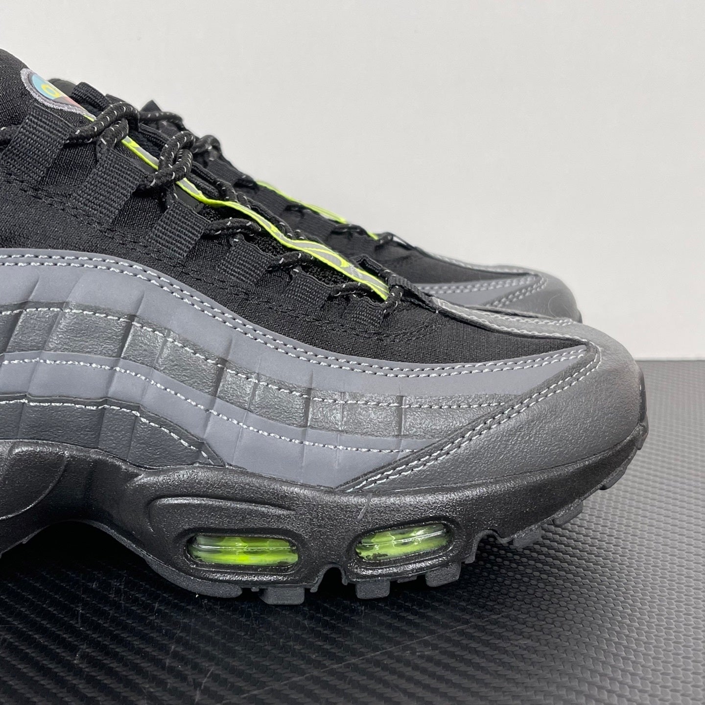 95 Neon Full BLack