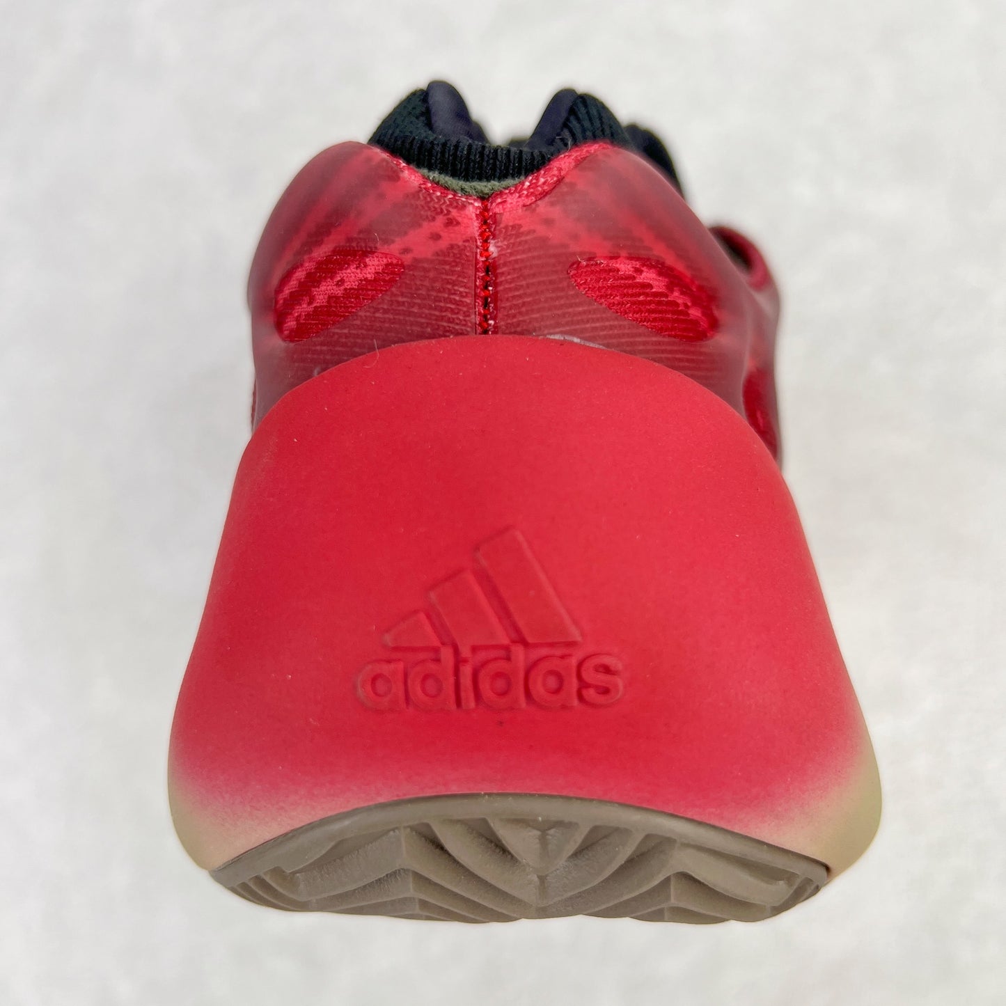 700 V3 Fade Carbon
