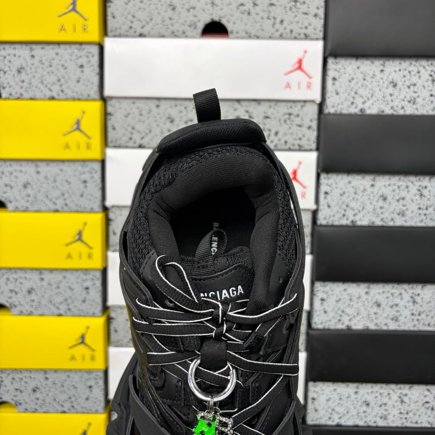 BLG Track Black White