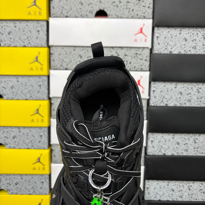 BLG Track Black White