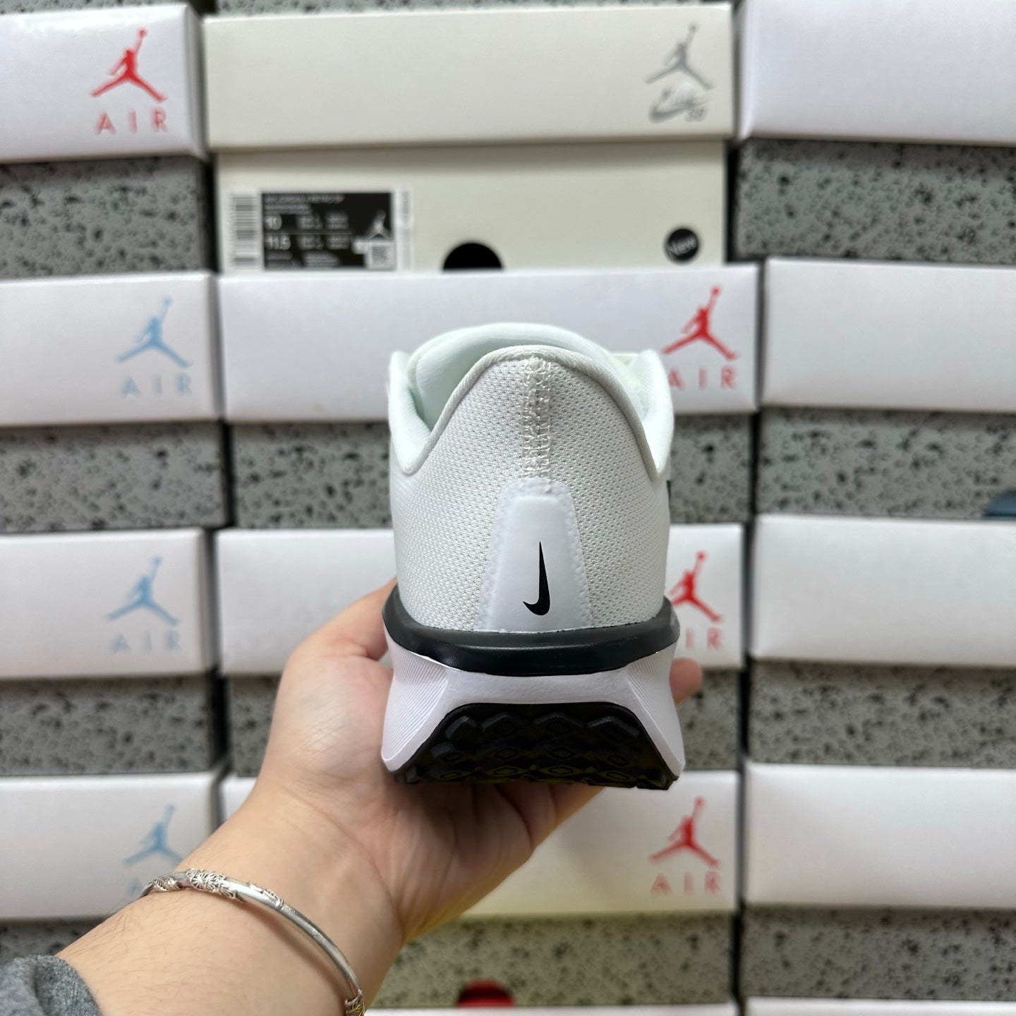 Quest 6 White Dusty Cactus Black