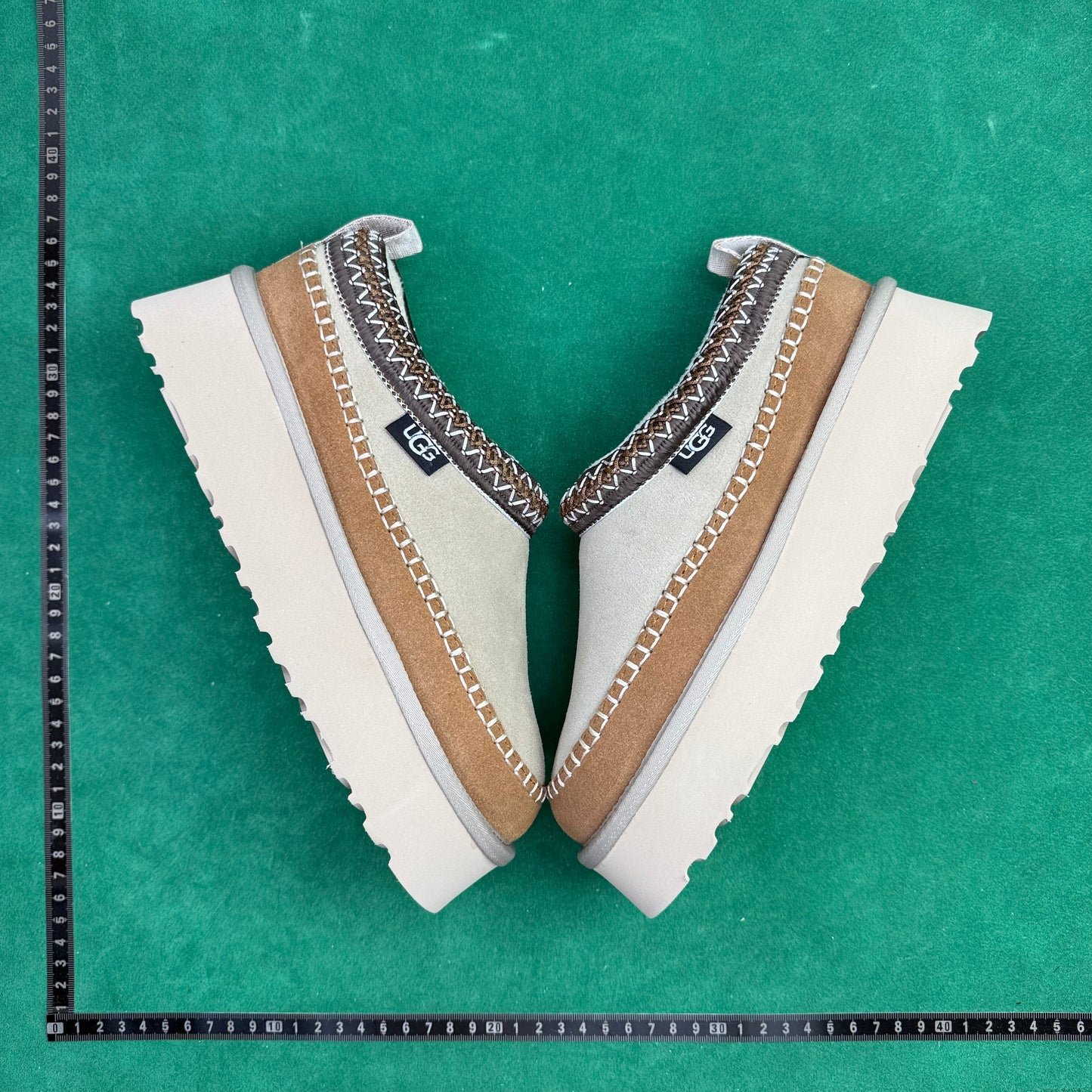 UGG Venture Daze