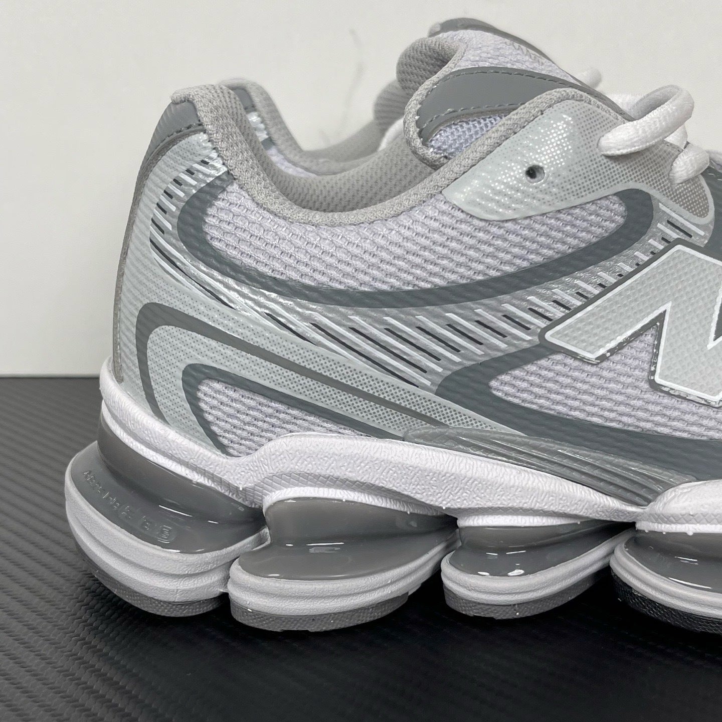 2000 ABZORB White/Silver Metallic/Castlerock