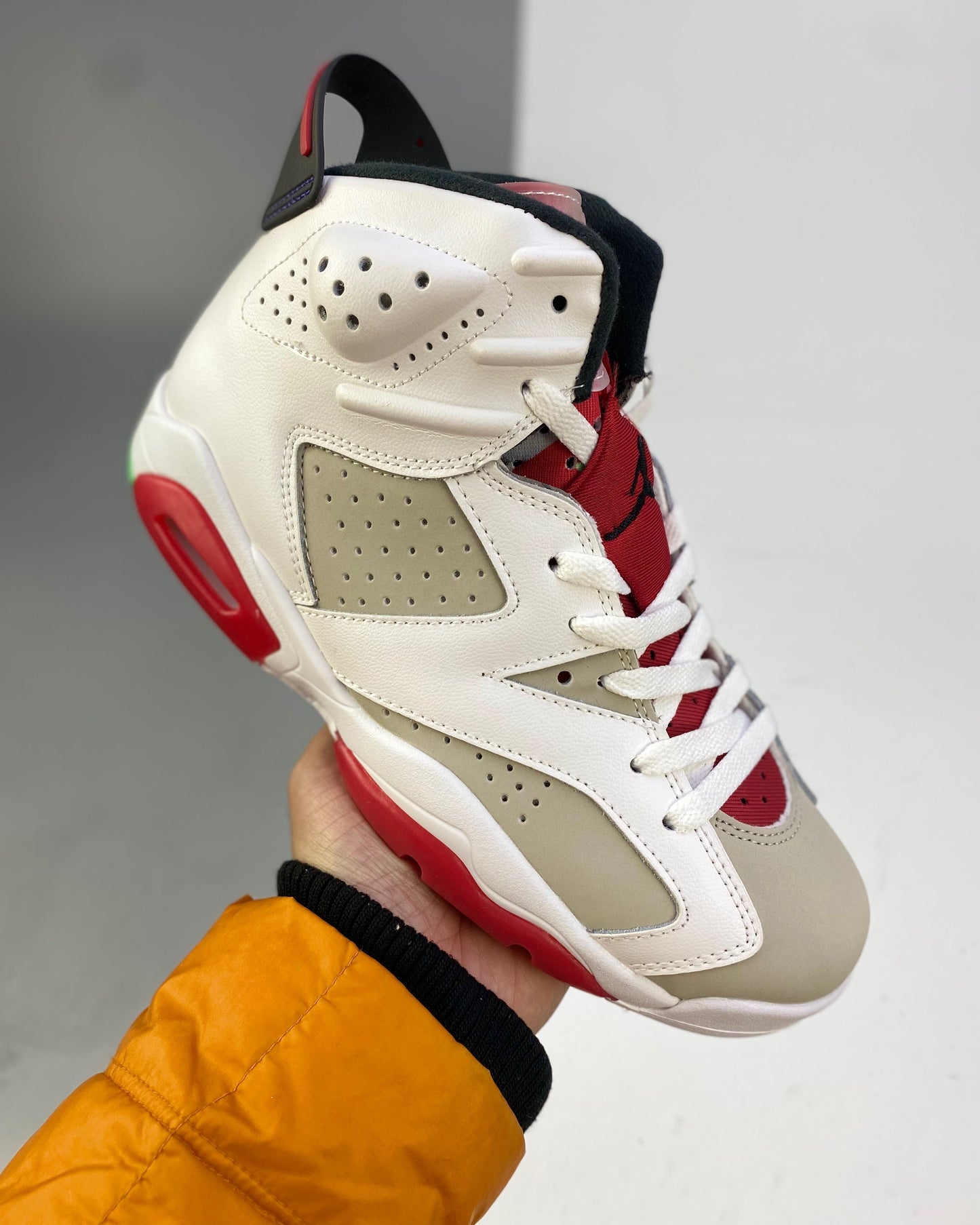 AJ6 Retro Hare