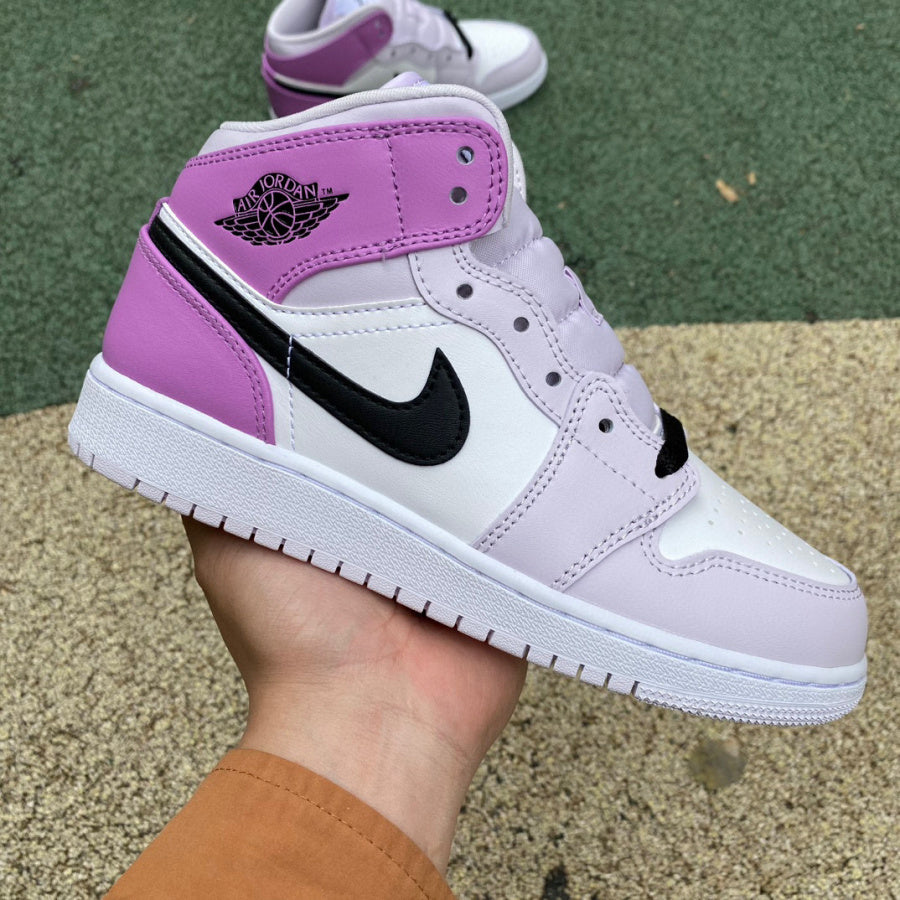 AJ1 MID Barely Grape