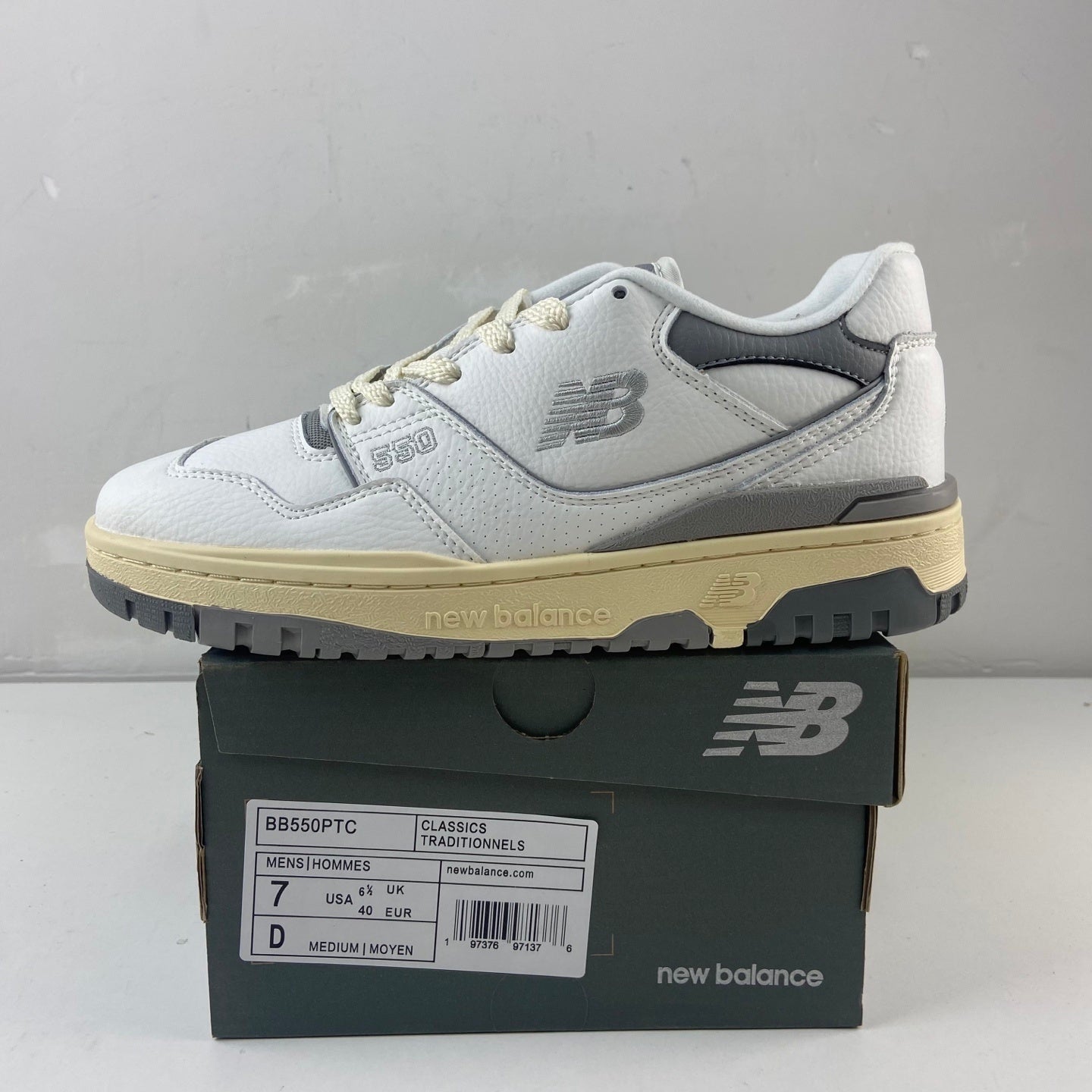 550 Vintage Grey and White