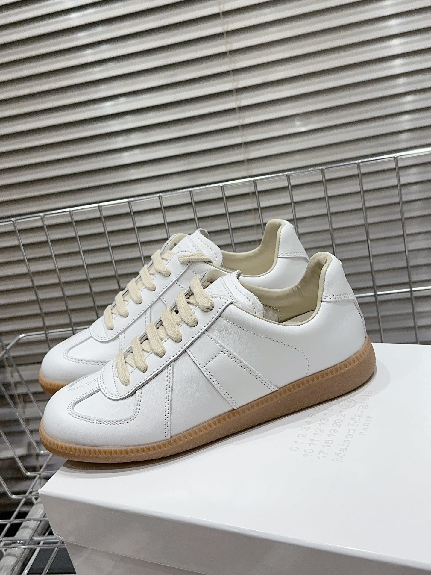 Maison  Pure White Gum Sole