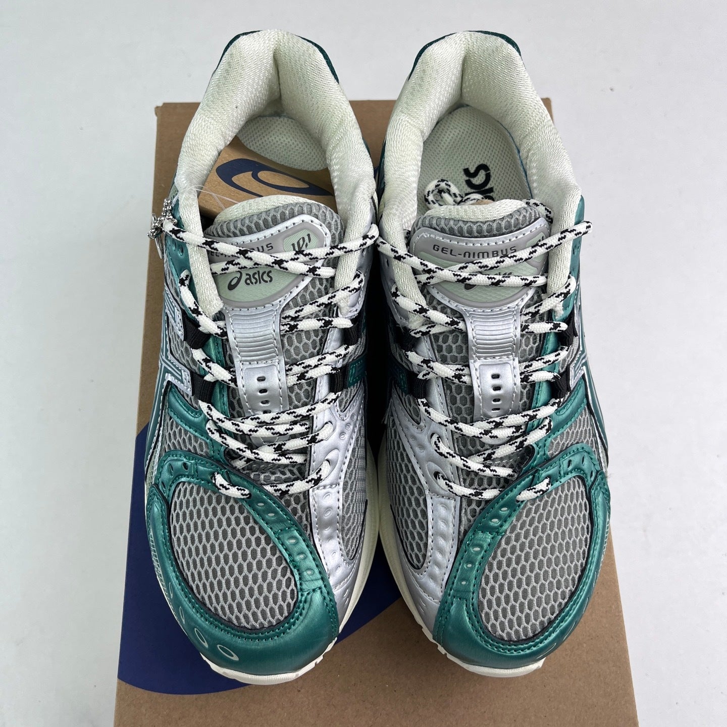 GEL-NIMBUS 10.1 Dark Silver Green Metallic