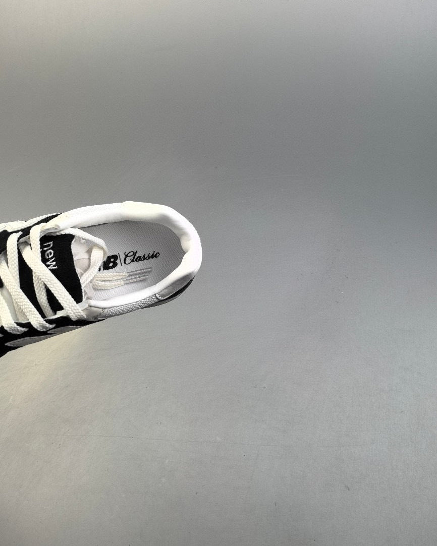 574 Classic Black and White
