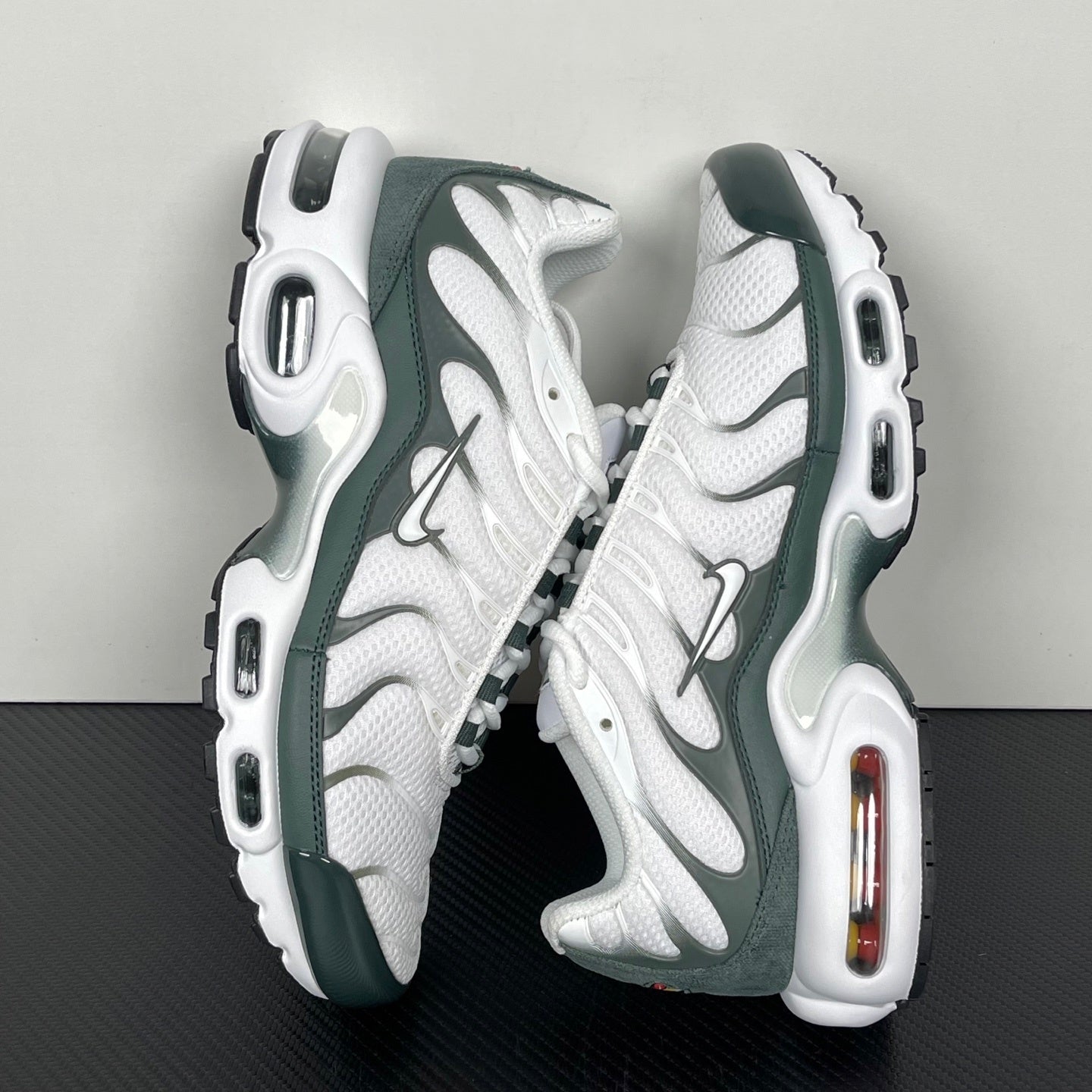 TN White Vintage Green