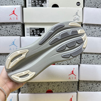 GEL-NIMBUS 28 Grey