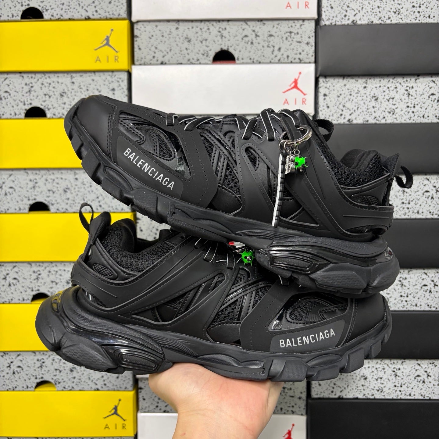 BLG Track Black White