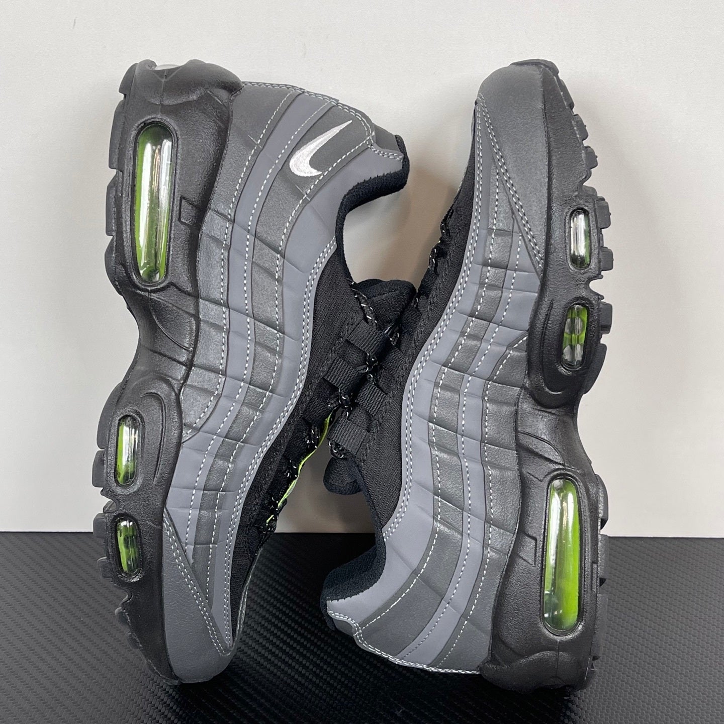 95 Neon Full BLack