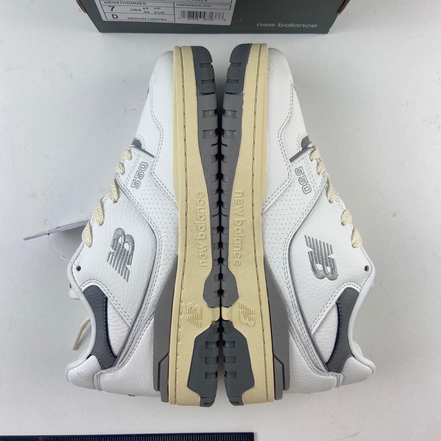 550 Vintage Grey and White