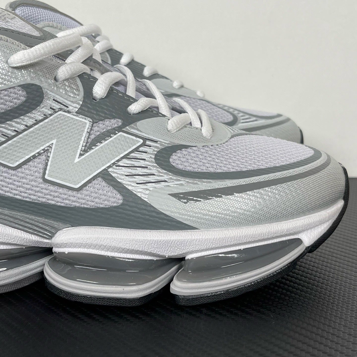 2000 ABZORB White/Silver Metallic/Castlerock