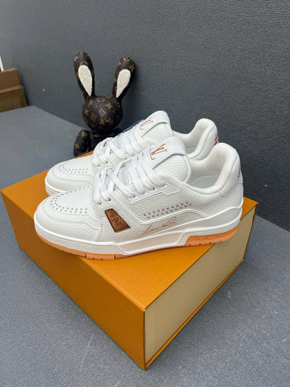 Trainer Orange