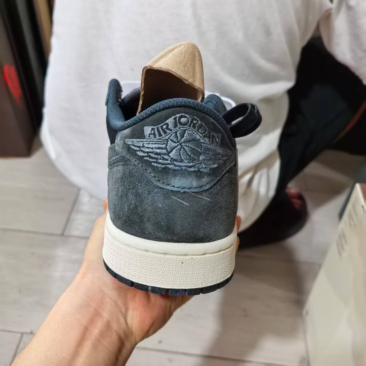 AJ1 Travis