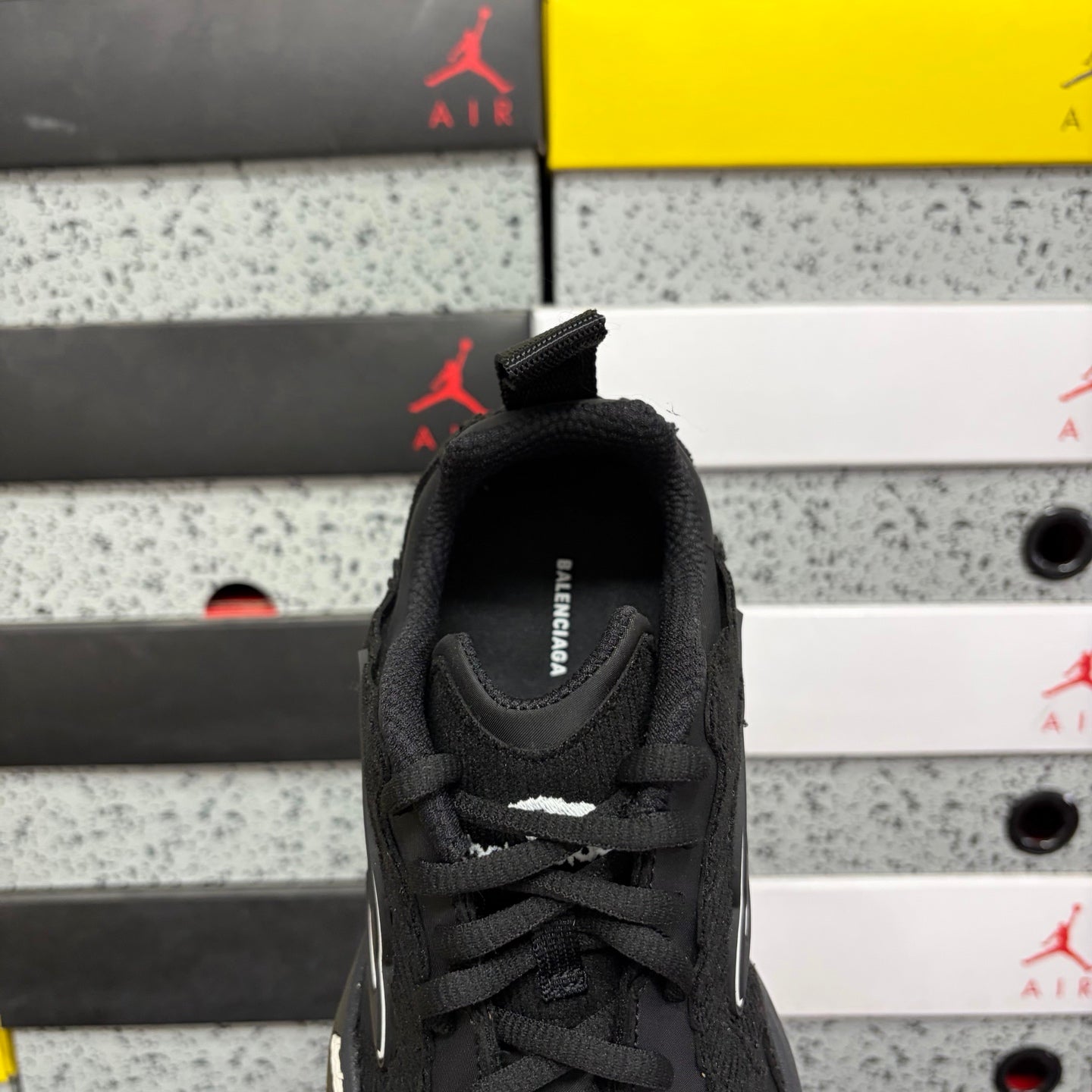 BLG Monday Ultra Black