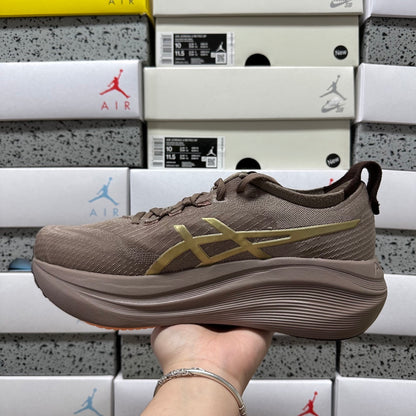 GEL-NIMBUS 27 Brown