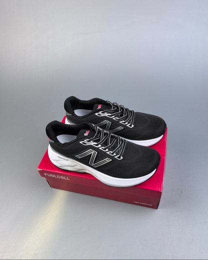 880 Fresh Foam X Vongo Black and White