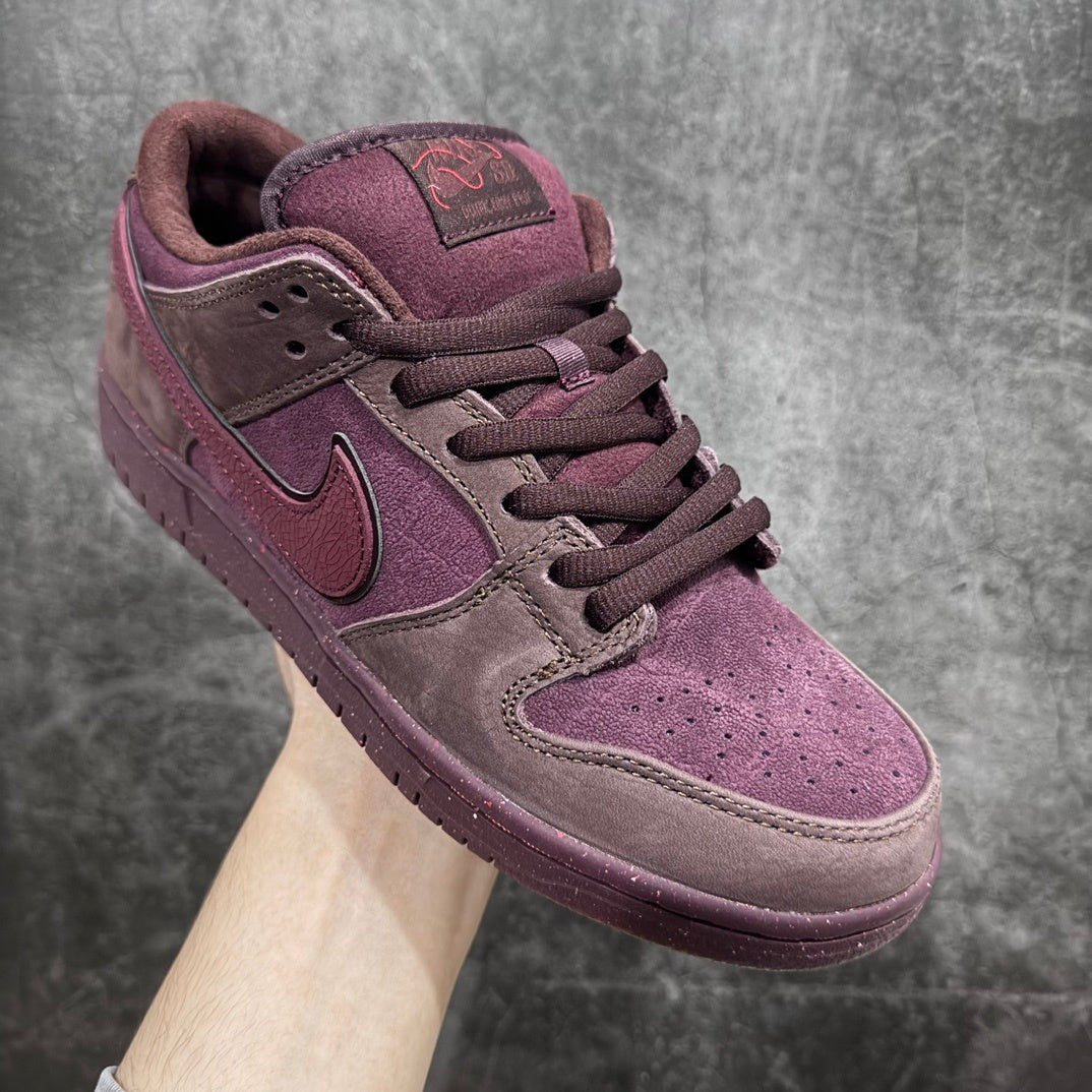 Dunk SB City of Love in the Burgundy Crush