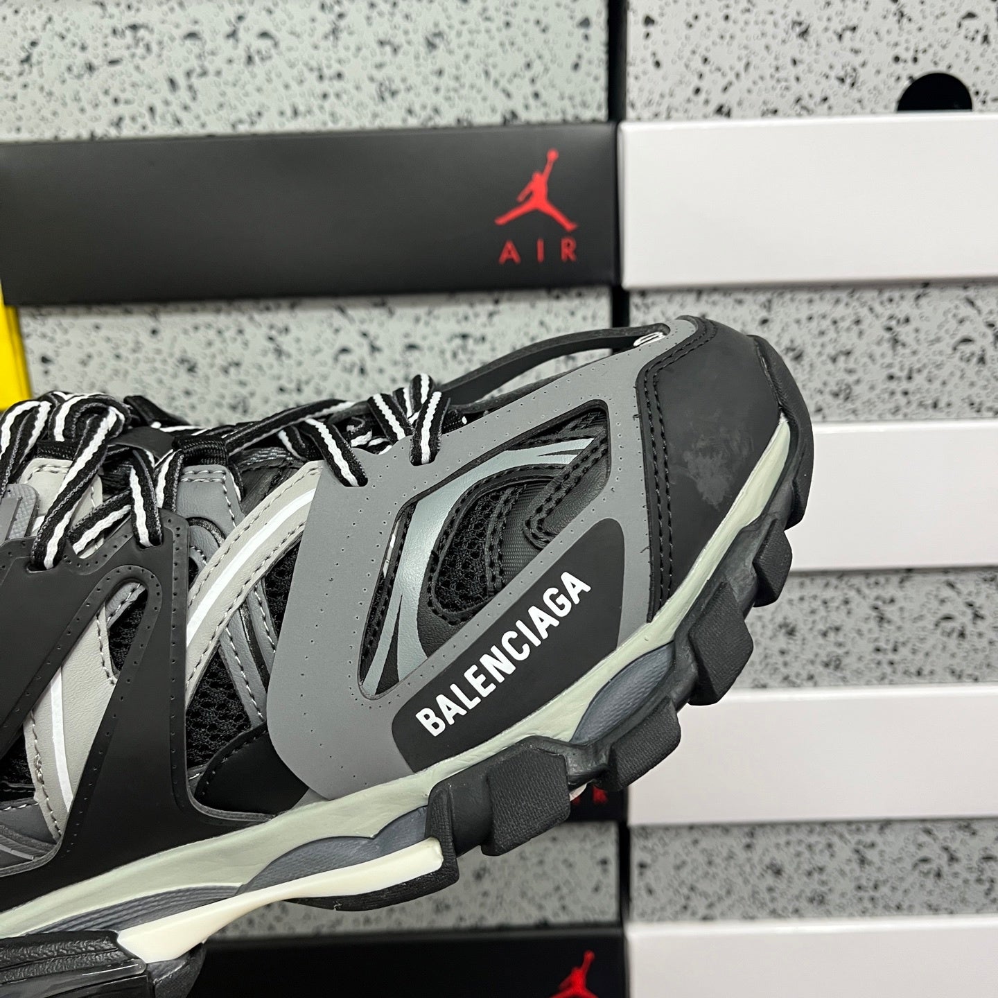 BLG Track White Black Grey