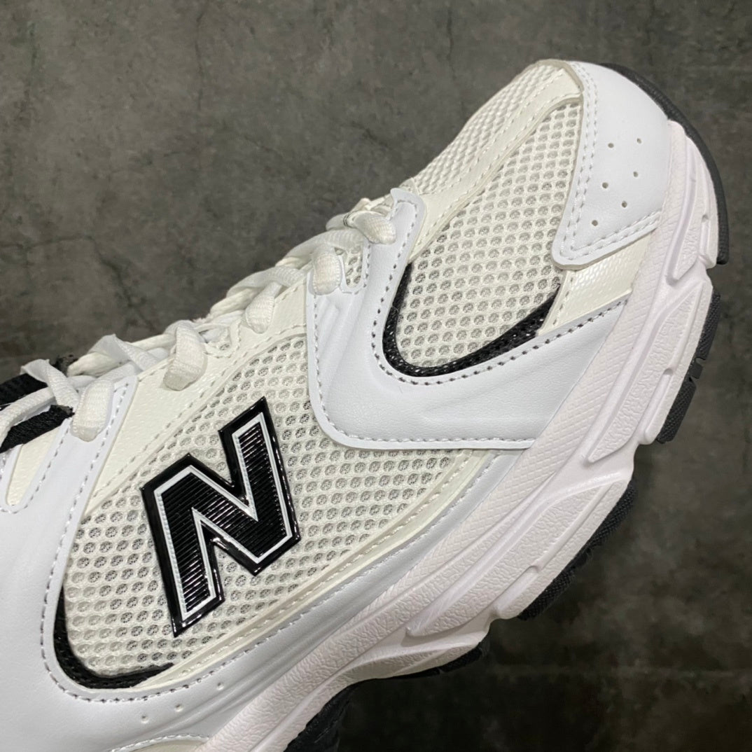530 White and Black