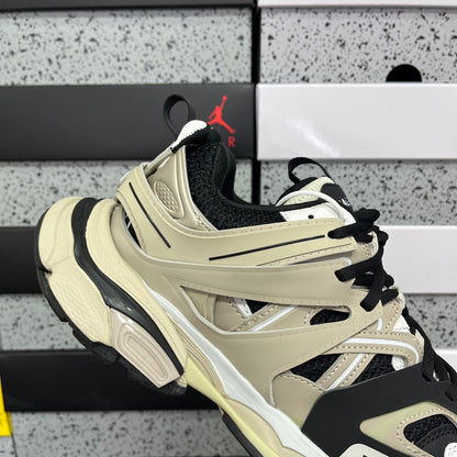 BLG Track Beige Black