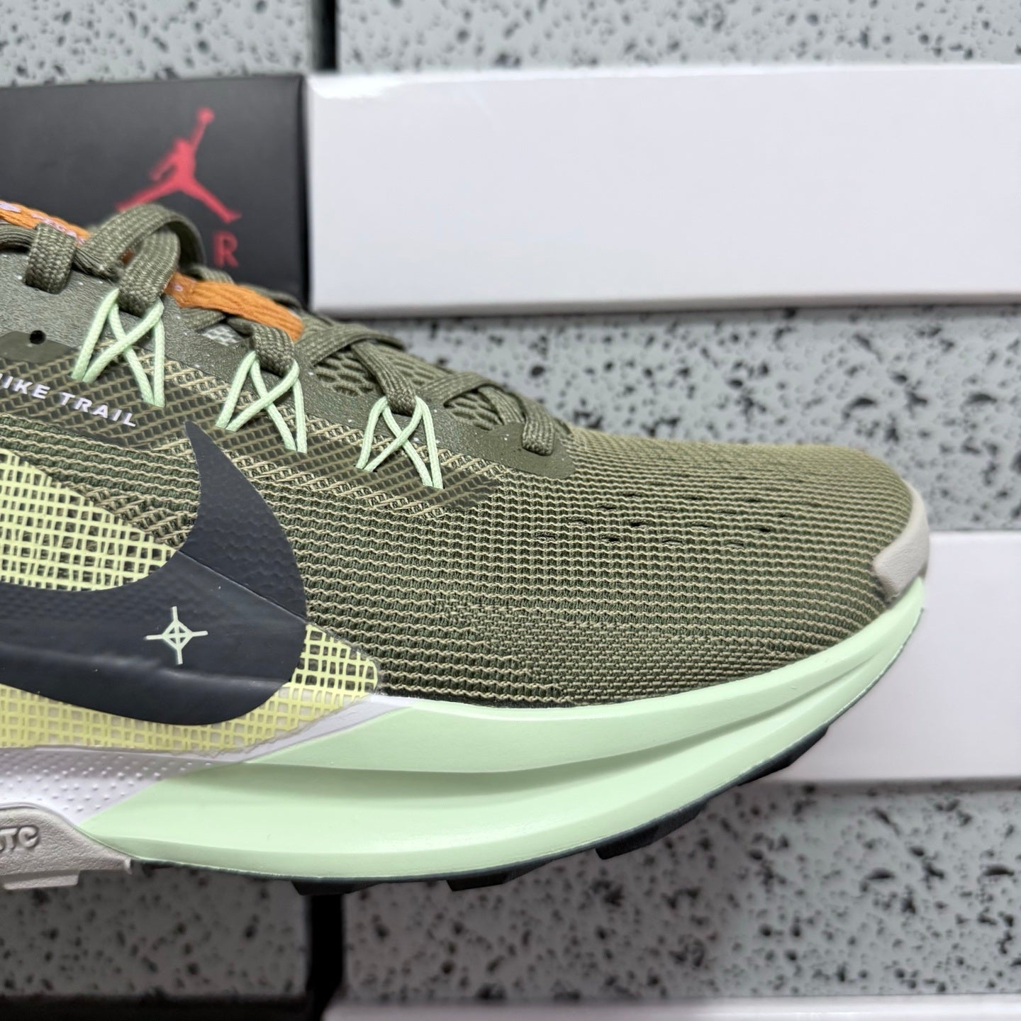 Pegasus Trail 5 Medium Olive / Black / Light Liquid Lime