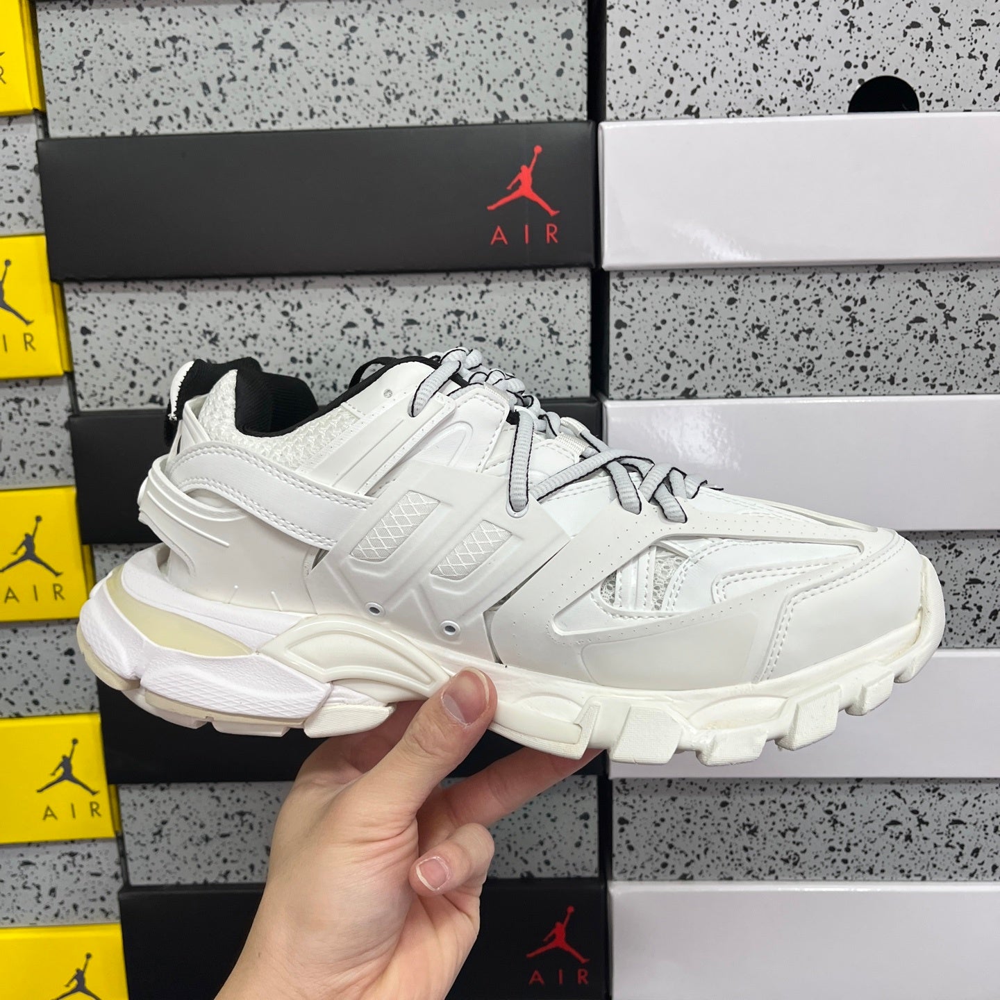 BLG Track White Black