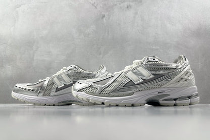 1906 White Chrome