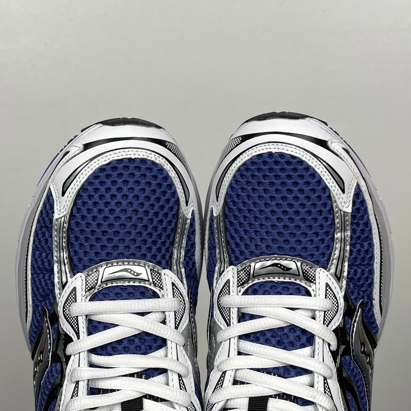 Sau Omni 9 Blue and White