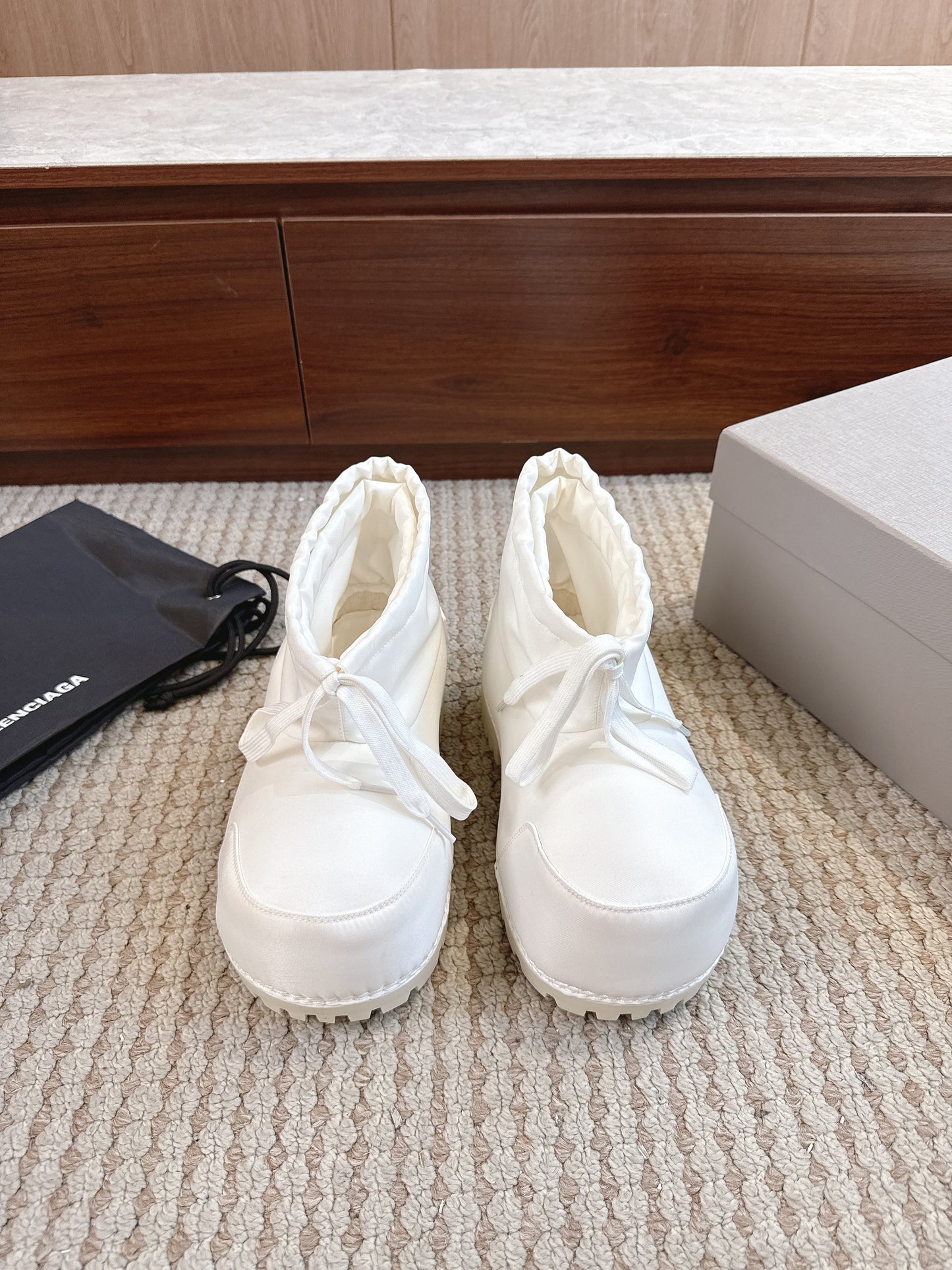 BLG Alaska Suede Boots White