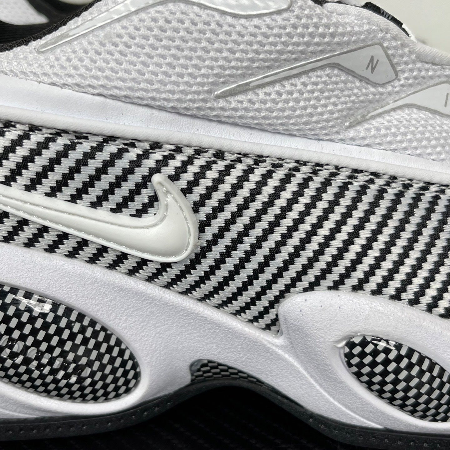 Nocta Glide Black/White