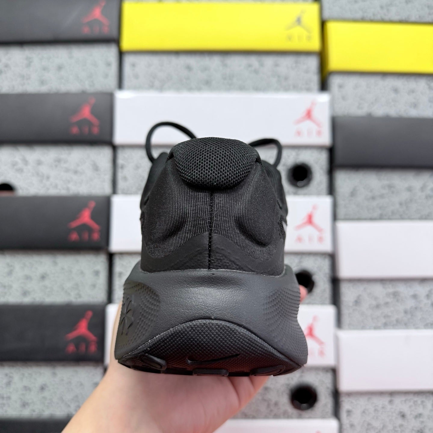 Revolution 7 Black