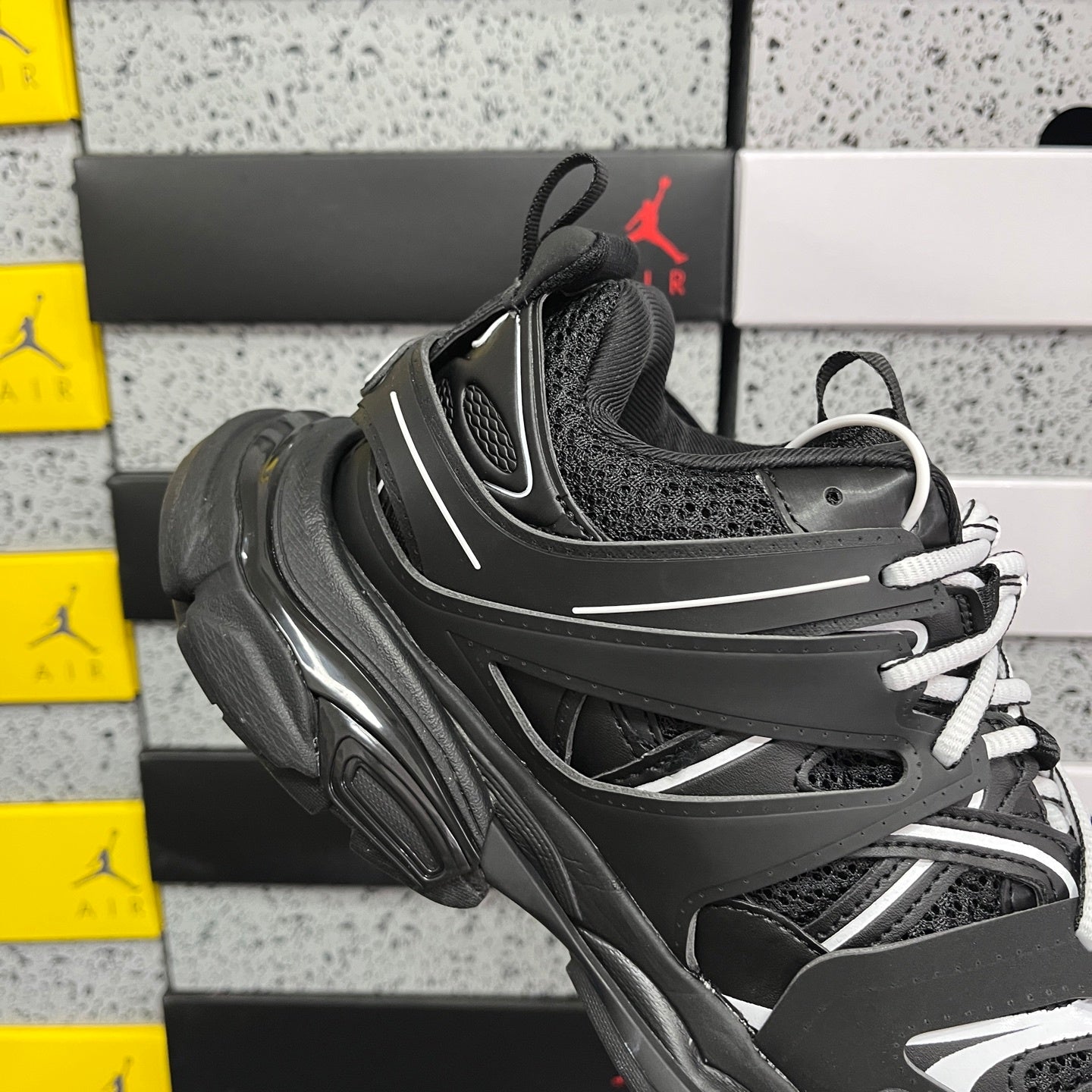 BLG Track White & Black