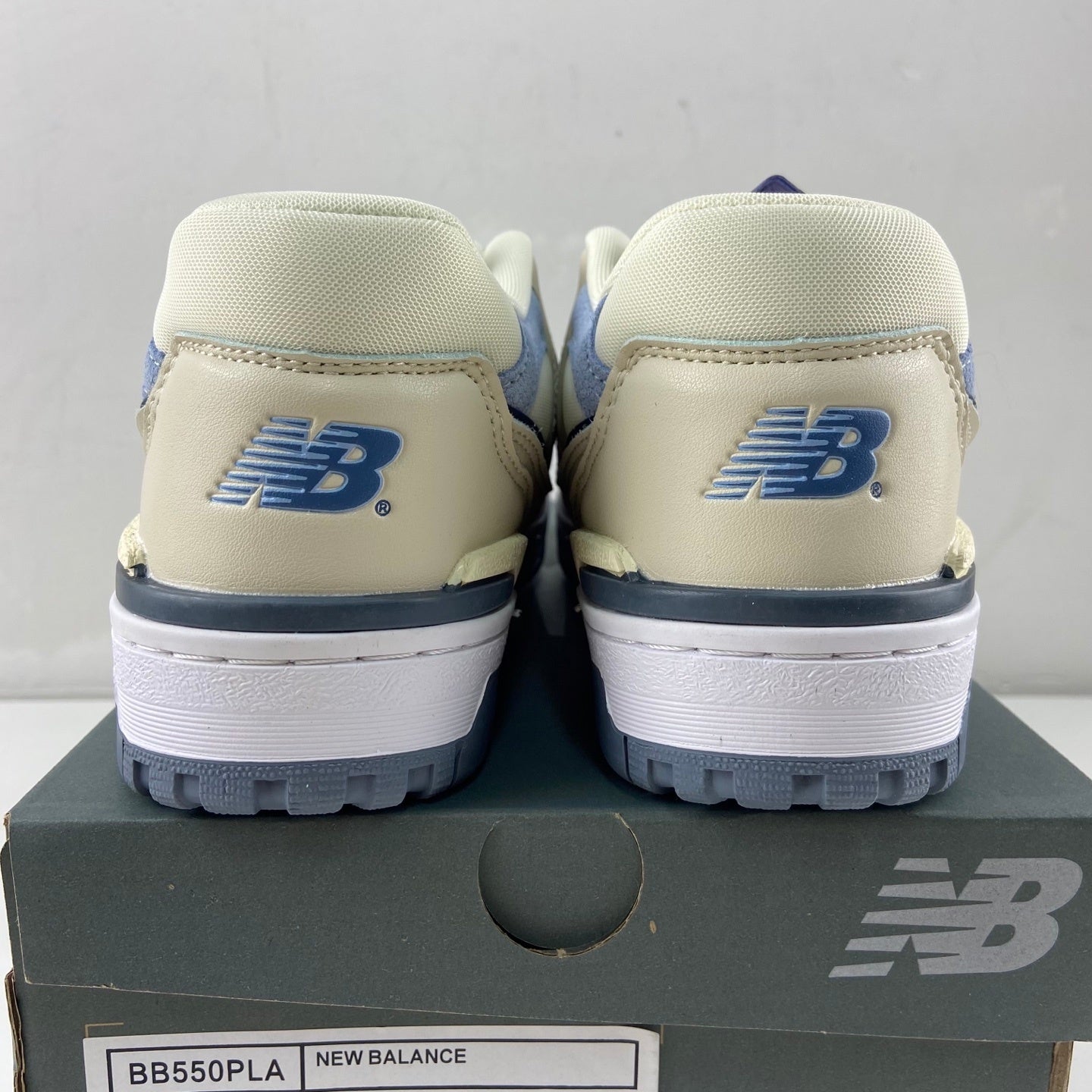 550 White Vintage Indigo