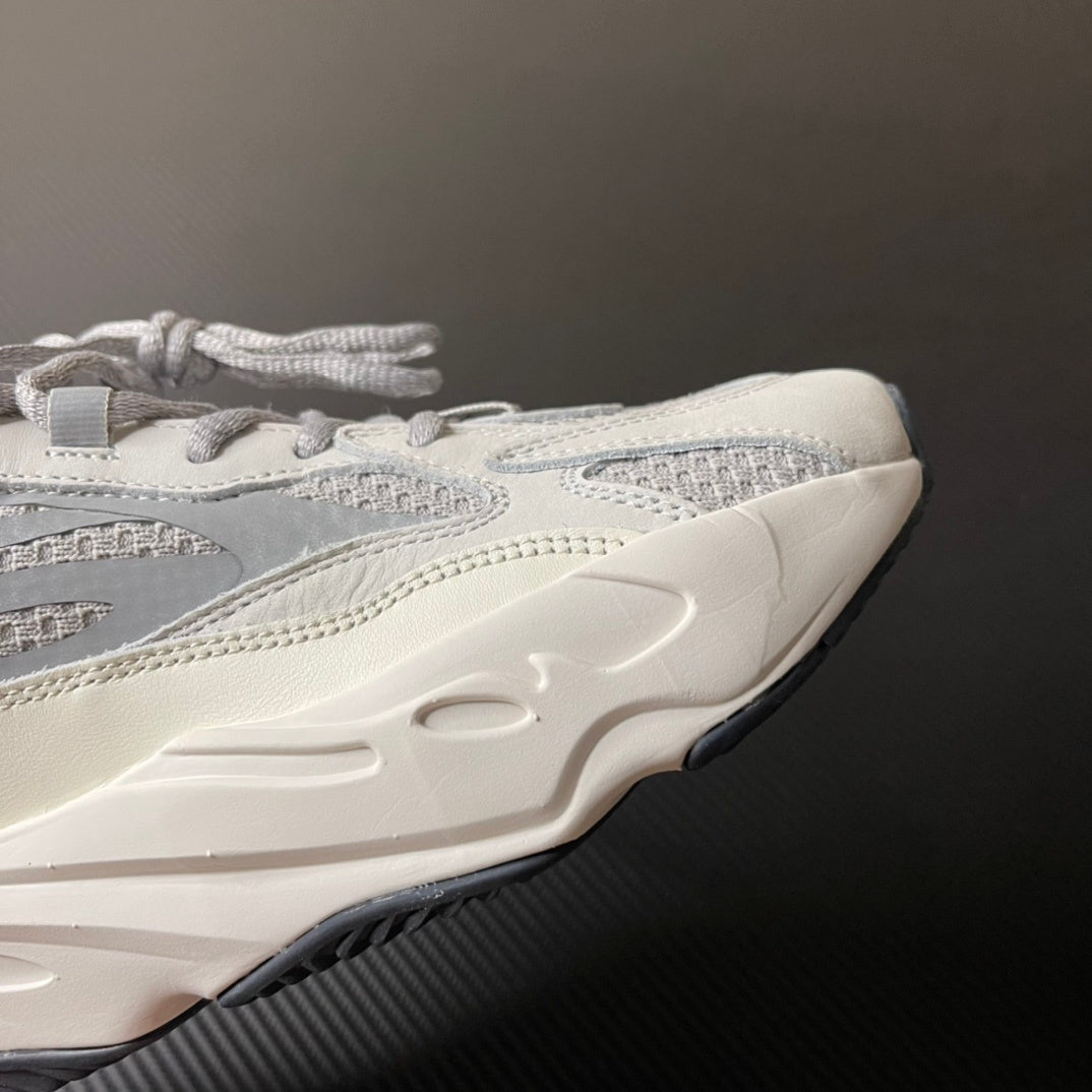 700 V2 Static