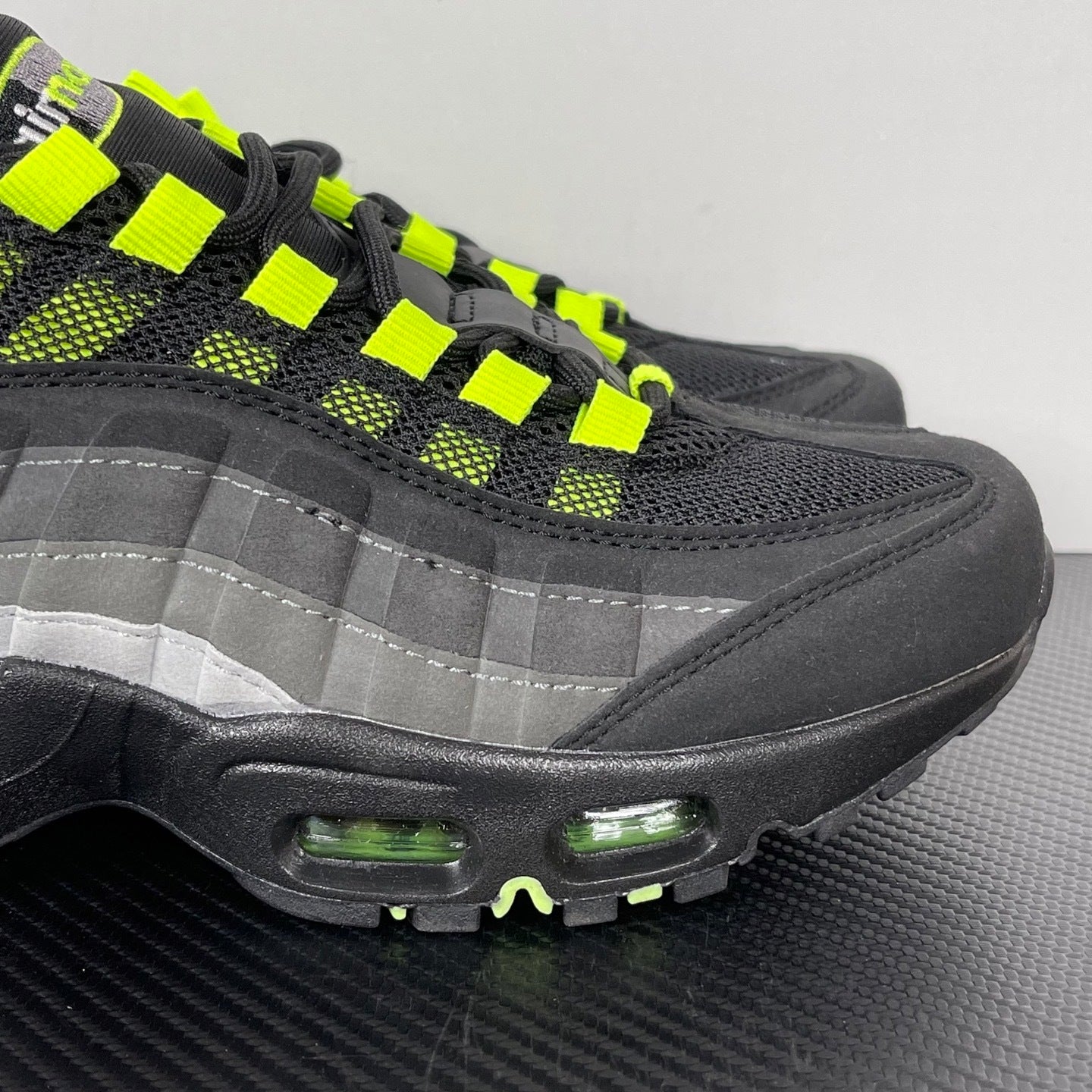 95 Black Neon